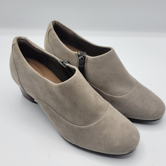 Unstructured by Clarks boots rounded heal size sides size us 6 - Picture 1 of 14